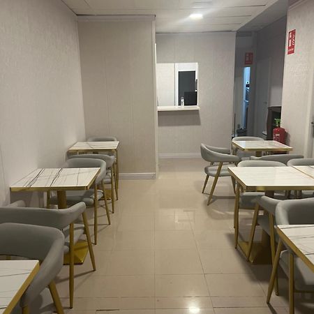 Air Hostel Capsules Airport Gavà Eksteriør bilde
