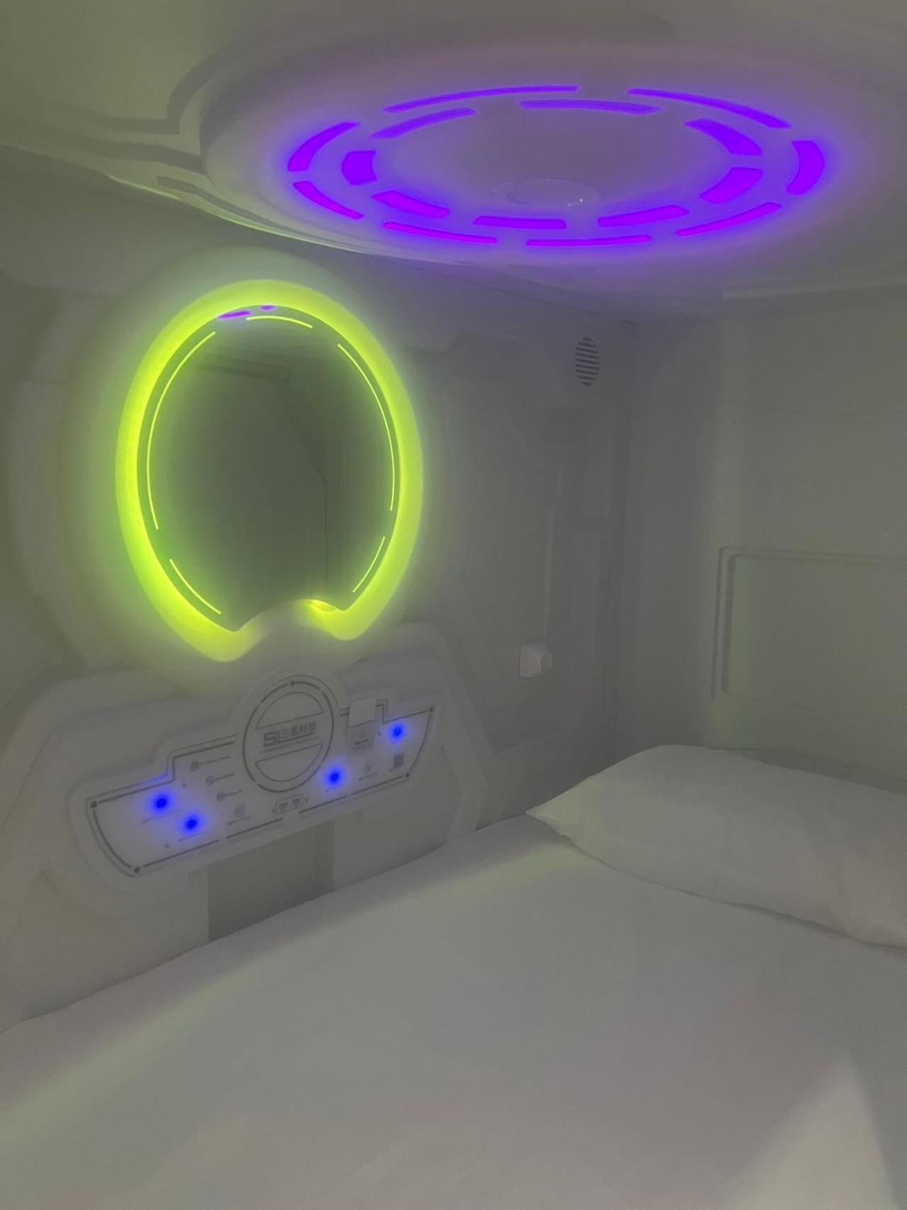 Air Hostel Capsules Airport Gavà Eksteriør bilde