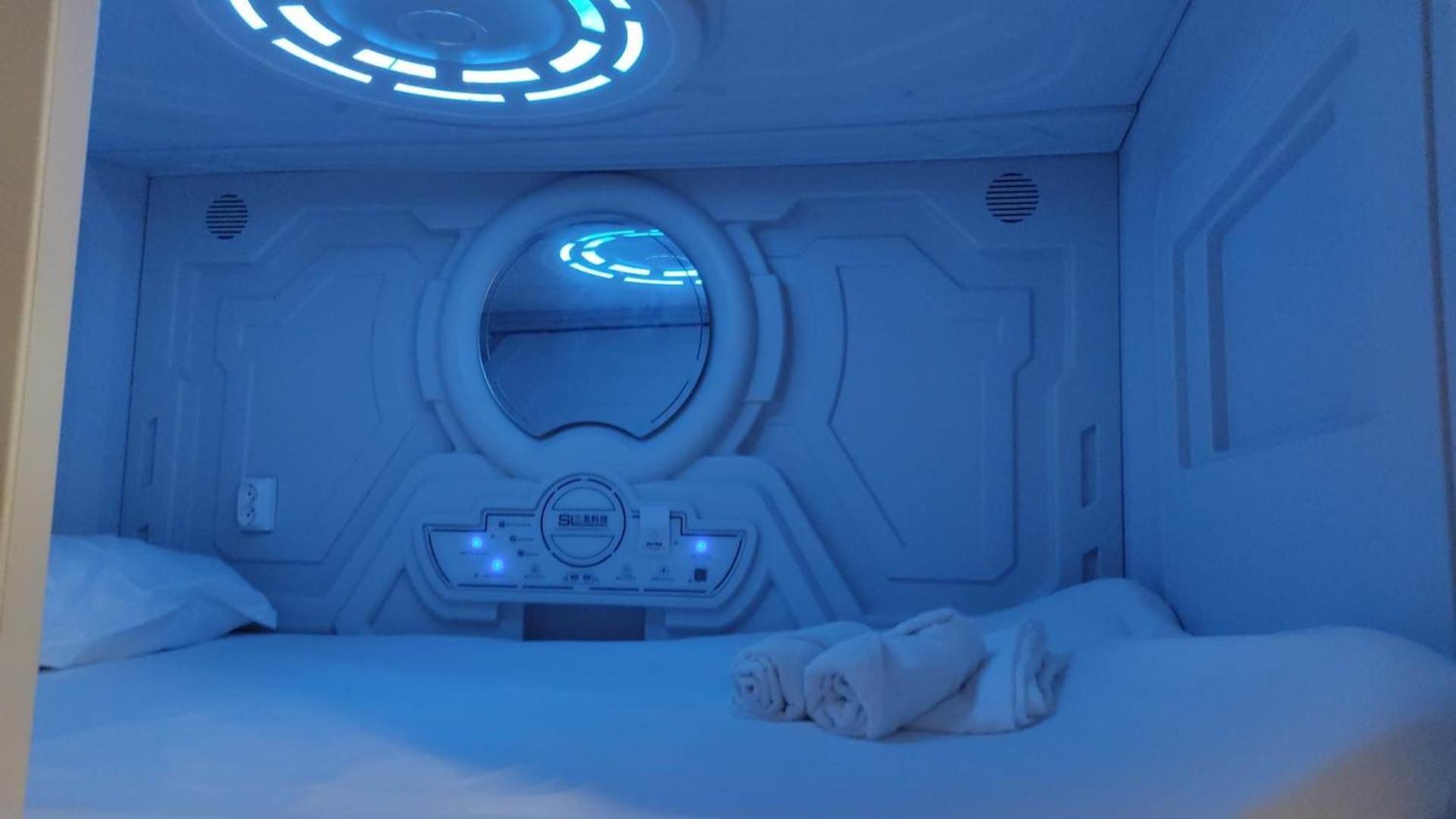 Air Hostel Capsules Airport Gavà Eksteriør bilde