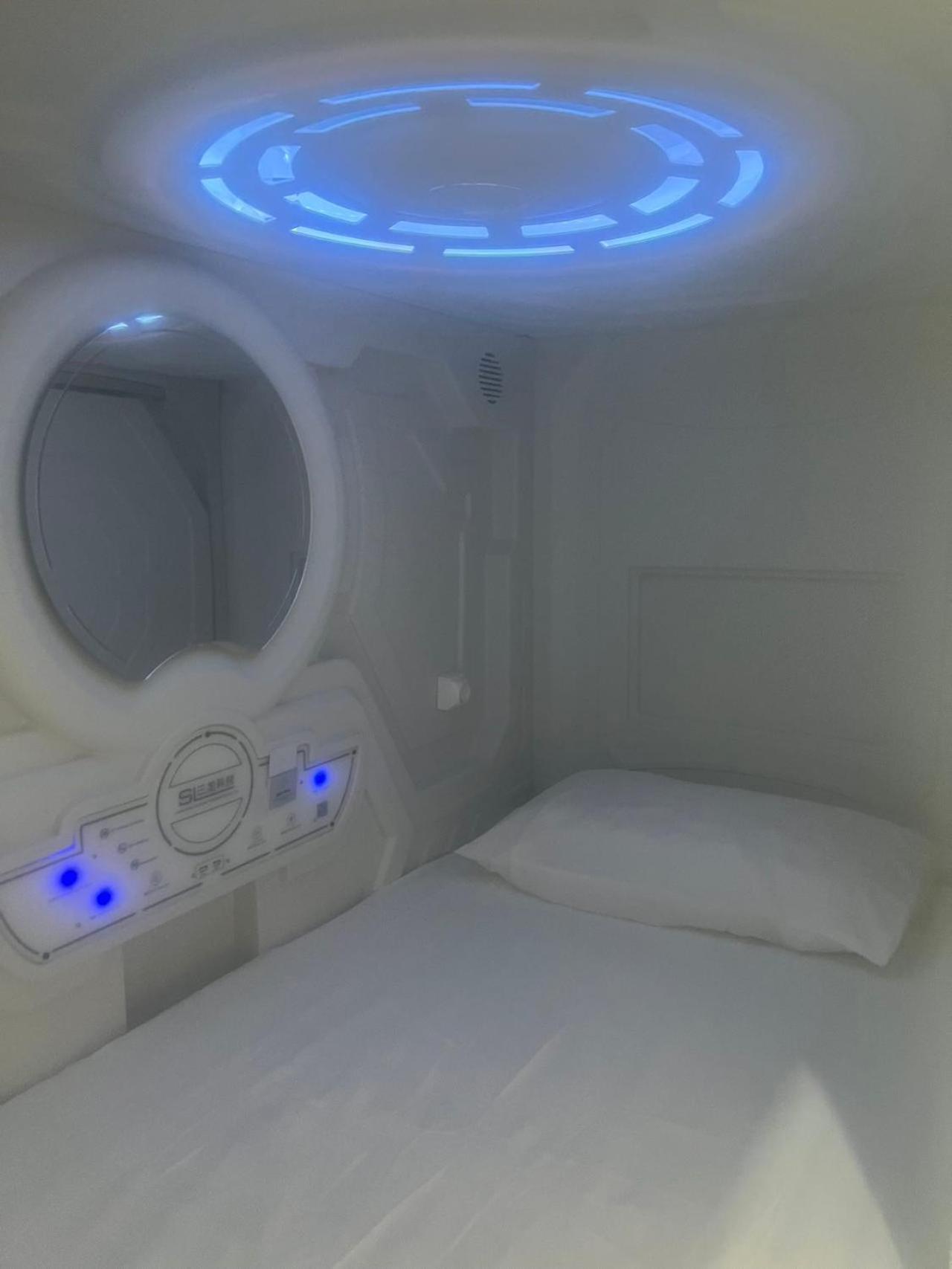Air Hostel Capsules Airport Gavà Eksteriør bilde